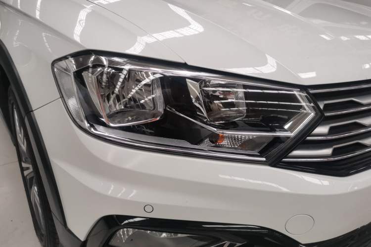 Used Volkswagen C-TREK 2017 230TSI DSG Luxury Model
