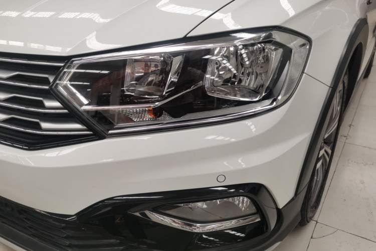 Used Volkswagen C-TREK 2017 230TSI DSG Luxury Model
