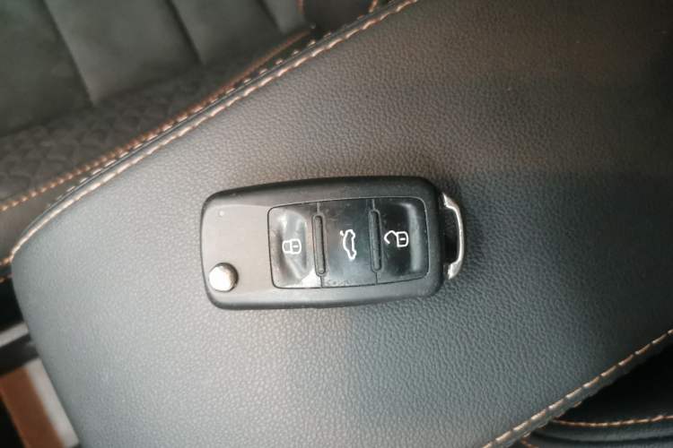 Used Volkswagen C-TREK 2017 230TSI DSG Luxury Model
