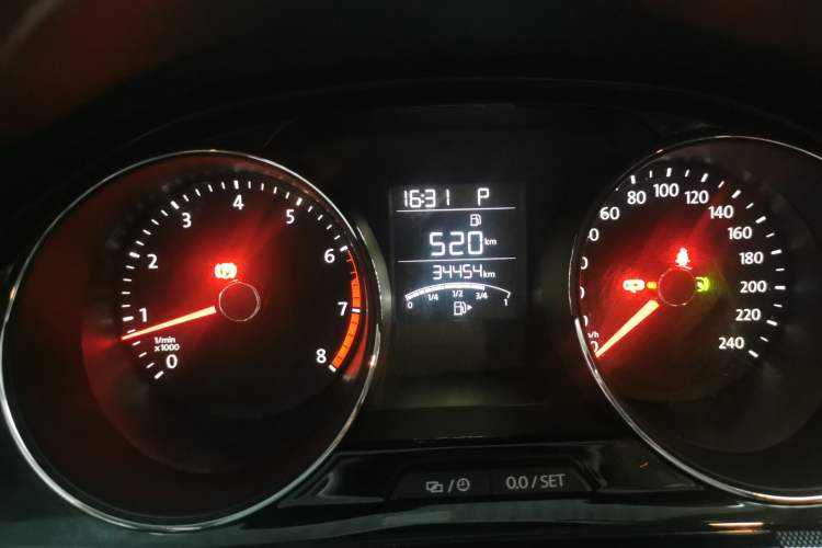 Used Volkswagen C-TREK 2017 230TSI DSG Luxury Model
