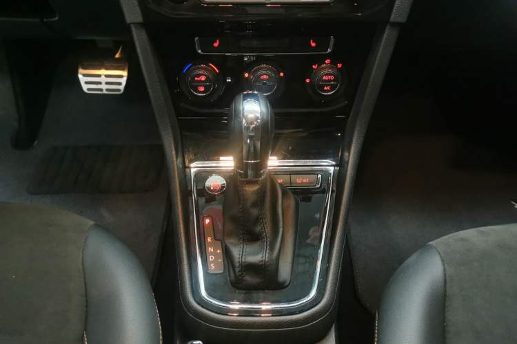 Used Volkswagen C-TREK 2017 230TSI DSG Luxury Model
