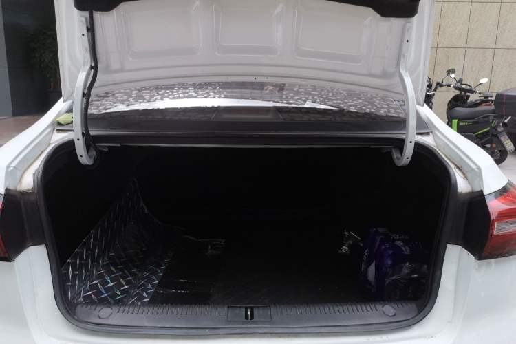 Used Roewe 360 2018 PLUS 1.5L Manual Luxury Edition