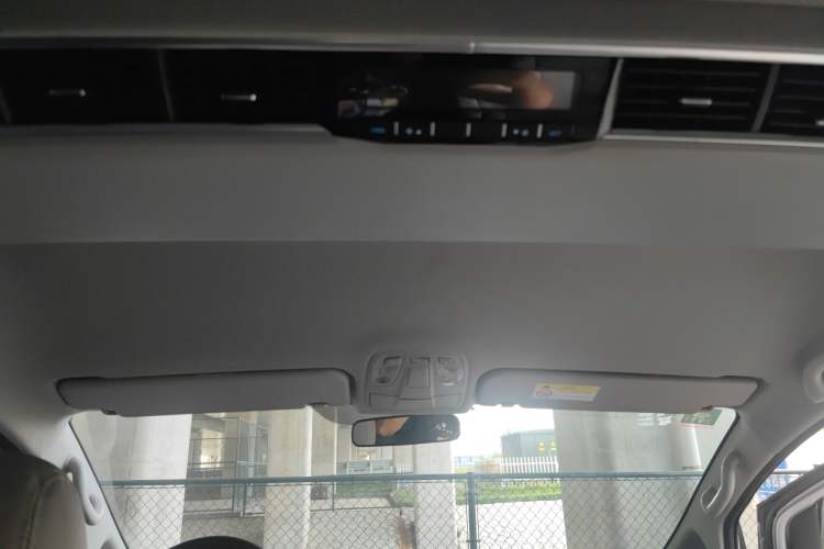 Used JAC M4 2019 Business & Travel Series 2.0L Manual Comfort Model China VI Headliner