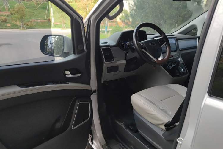 Used JAC M4 2019 Business & Travel Series 2.0L Manual Comfort Model China VI Driver Seat