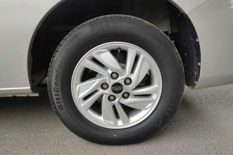 Used JAC M4 2019 Business & Travel Series 2.0L Manual Comfort Model China VI Left Rear Wheel Hub
