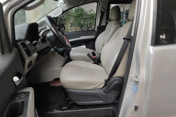 Used JAC M4 2019 Business & Travel Series 2.0L Manual Comfort Model China VI Left Front Seat