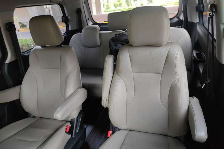 Used JAC M4 2019 Business & Travel Series 2.0L Manual Comfort Model China VI Left Rear Seat