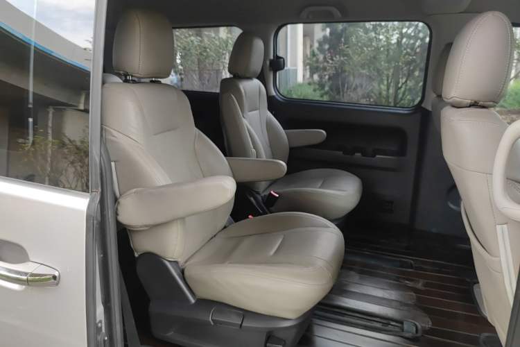 Used JAC M4 2019 Business & Travel Series 2.0L Manual Comfort Model China VI Right Rear Seat