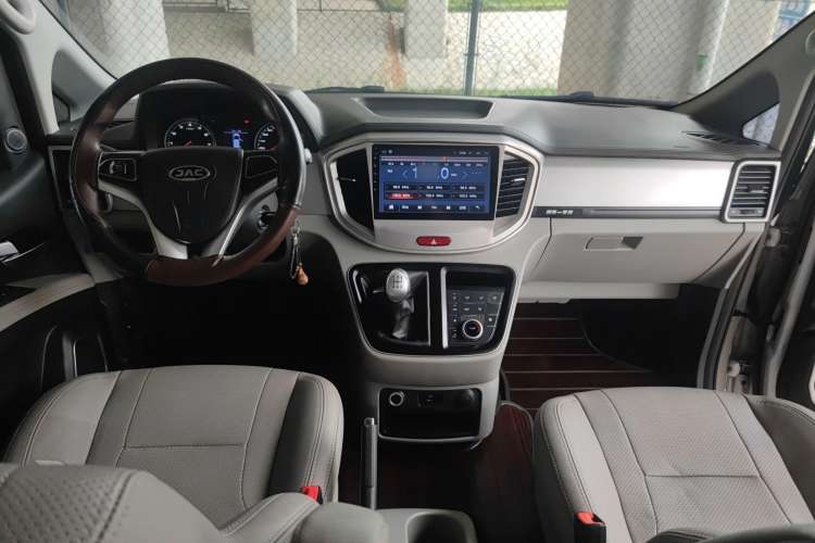 Used JAC M4 2019 Business & Travel Series 2.0L Manual Comfort Model China VI Center Console