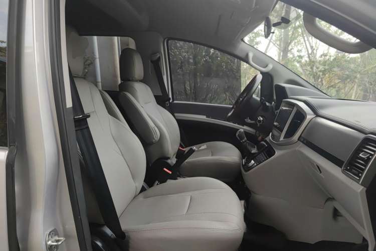 Used JAC M4 2019 Business & Travel Series 2.0L Manual Comfort Model China VI Right Front Seat