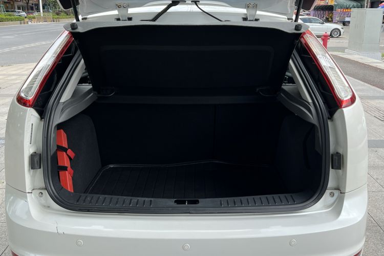 Used Ford Focus 2014 Hatchback Classic 1.8L Automatic Cool White Collector's Edition