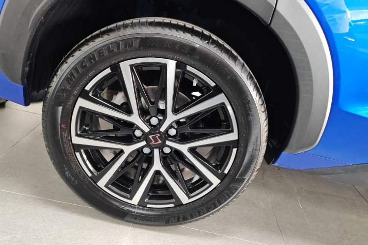 Used SOL X8 PLUS 2023 1.5 TGDI DCT ZhiShang Edition 6 Seats