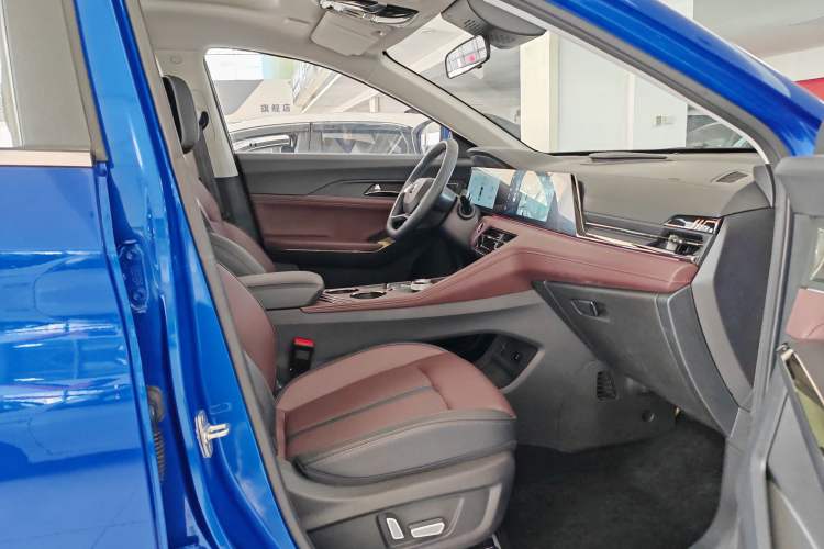 Used SOL X8 PLUS 2023 1.5 TGDI DCT ZhiShang Edition 6 Seats