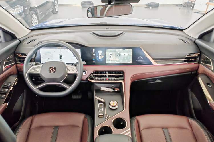 Used SOL X8 PLUS 2023 1.5 TGDI DCT ZhiShang Edition 6 Seats