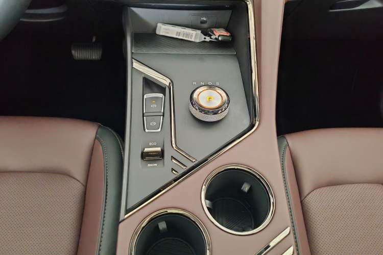 Used SOL X8 PLUS 2023 1.5 TGDI DCT ZhiShang Edition 6 Seats