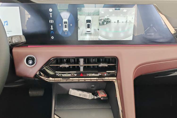 Used SOL X8 PLUS 2023 1.5 TGDI DCT ZhiShang Edition 6 Seats