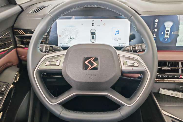 Used SOL X8 PLUS 2023 1.5 TGDI DCT ZhiShang Edition 6 Seats