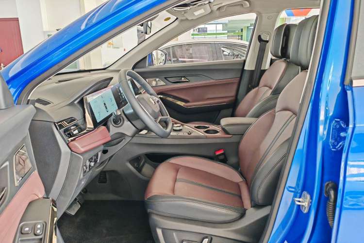 Used SOL X8 PLUS 2023 1.5 TGDI DCT ZhiShang Edition 6 Seats