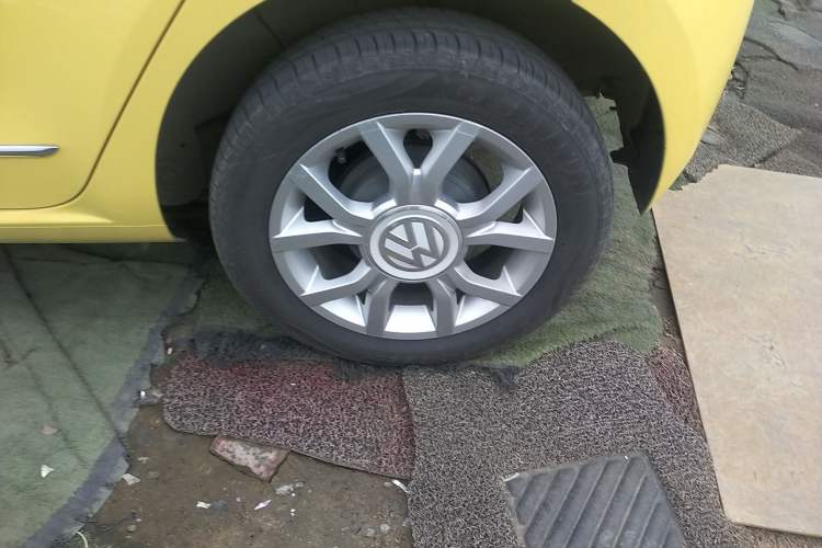 Used Volkswagen up! 2015 1.0L go high!