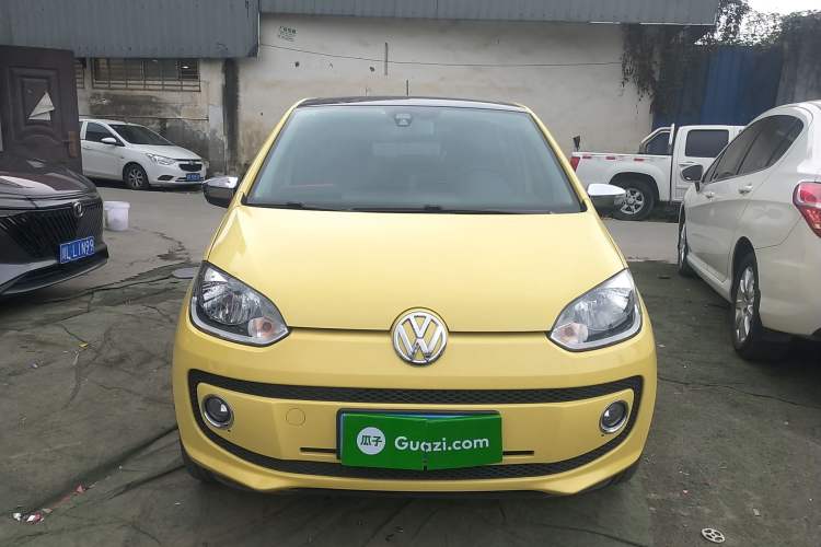 Used Volkswagen up! 2015 1.0L go high!