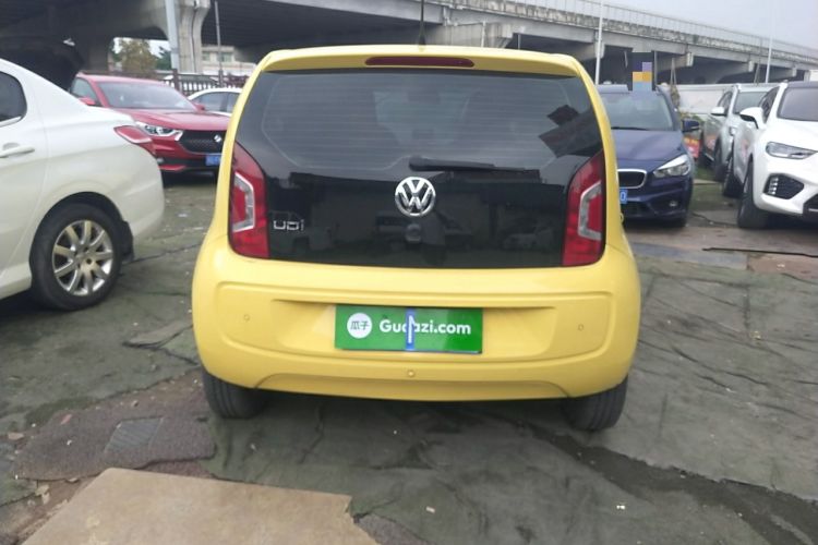 Used Volkswagen up! 2015 1.0L go high!