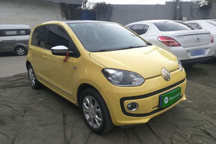 Used Volkswagen up! 2015 1.0L go high!