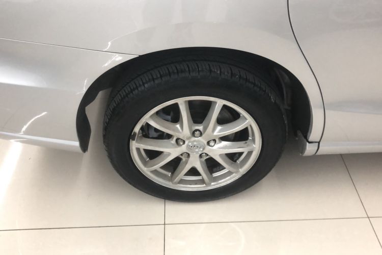 Used BYD M6 2013 2.4L Manual Luxury Model