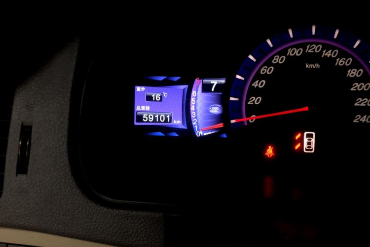 Used BYD M6 2013 2.4L Manual Luxury Model