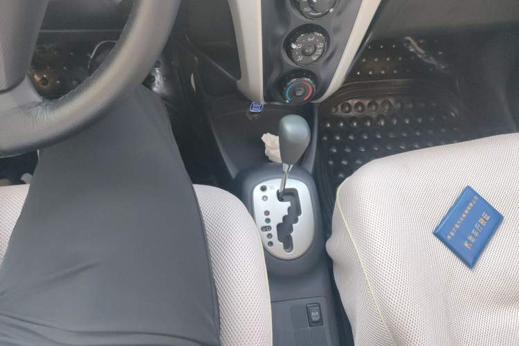 Used Toyota Yaris 2011 1.6E Automatic Charm Edition Gear Lever