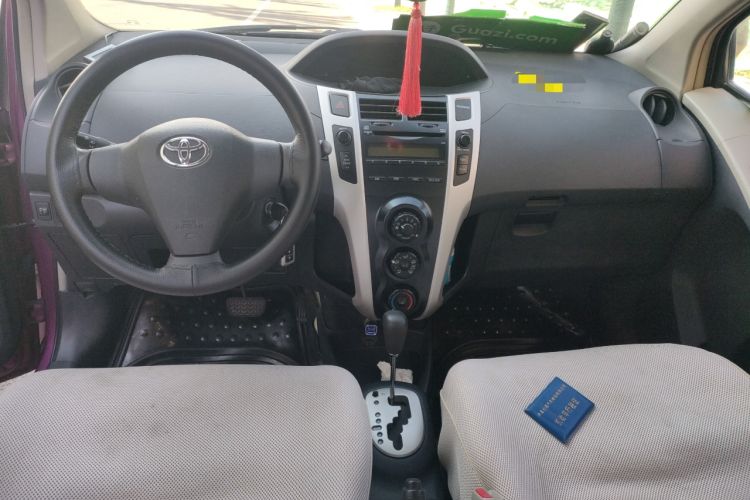 Used Toyota Yaris 2011 1.6E Automatic Charm Edition Center Console