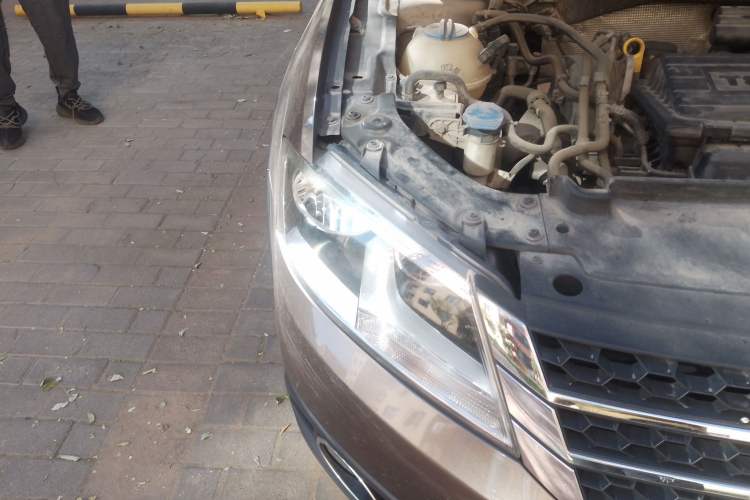 Used Volkswagen Cross Lavida 2014 1.4TSI DSG Right Front Headlight