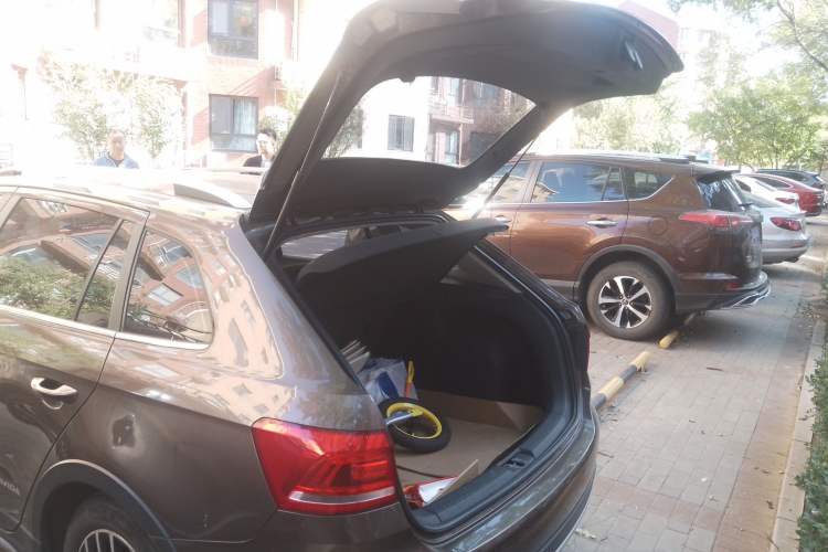 Used Volkswagen Cross Lavida 2014 1.4TSI DSG Trunk