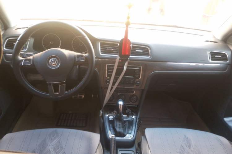 Used Volkswagen Cross Lavida 2014 1.4TSI DSG Center Console