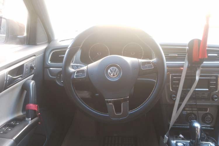 Used Volkswagen Cross Lavida 2014 1.4TSI DSG Steering Wheel
