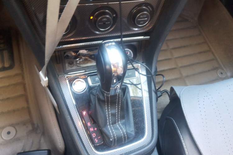 Used Volkswagen Cross Lavida 2014 1.4TSI DSG Gear Lever