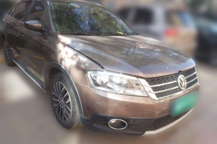 Used Volkswagen Cross Lavida 2014 1.4TSI DSG Front Right 45 Deg