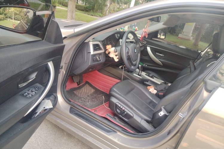 Used BMW 3 Series GT 2013 320i Leading Model
