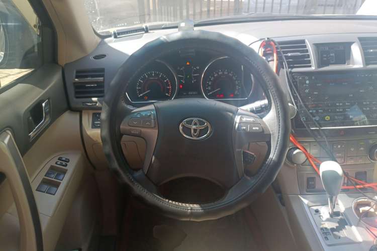 Used Toyota Highlander 2011 2.7L Two-Wheel Drive 7-Seater Luxury Edition