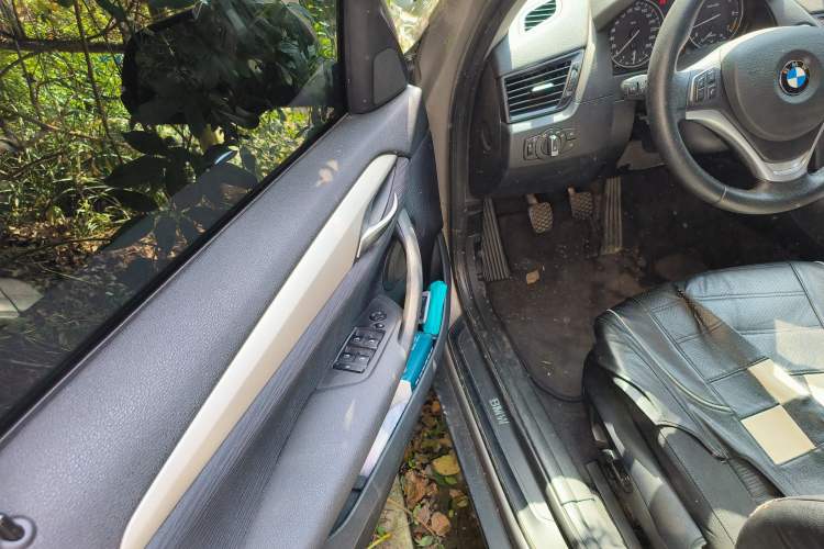 Used BMW X1 2014 sDrive18i manual model
