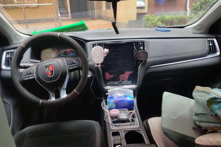 Used Roewe i6 New Energy 2017 45T Hybrid Connective Smart Luxury Edition Center Console