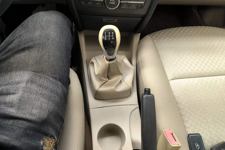 Used Soueast V3 Lingyue 2012 Revised Version 1.5L Manual Luxury Edition