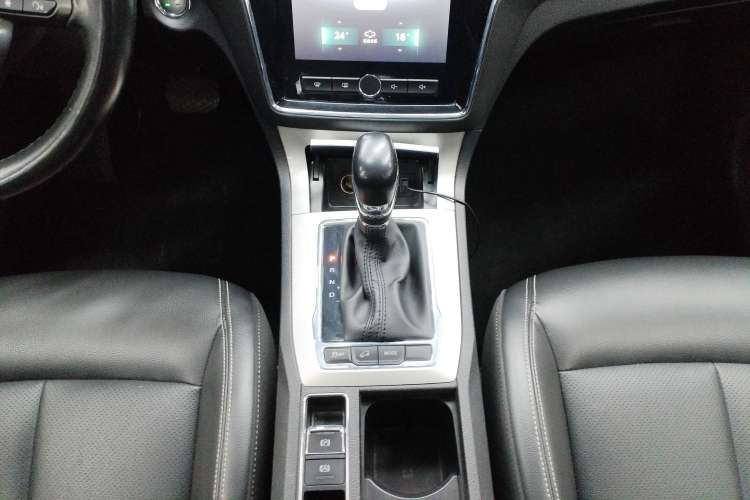 Used Roewe RX5 New Energy 2017 eRX5 50T Hybrid Connected Prestige Flagship Edition