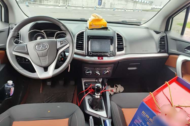 Used JAC Refine S3 2014 1.5L Manual Luxury Model Center Console