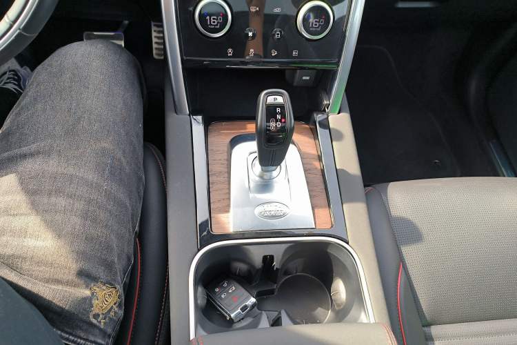 Used Land Rover Discovery Sport New Energy 2021 P300e Performance Tech Edition Gear Lever