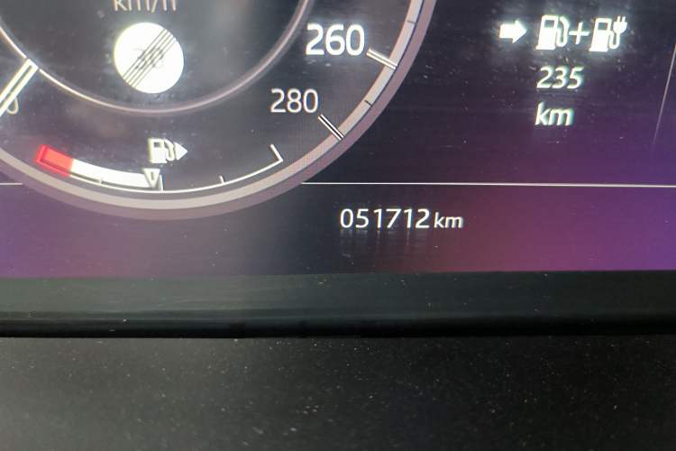 Used Land Rover Discovery Sport New Energy 2021 P300e Performance Tech Edition Odometer Close Up