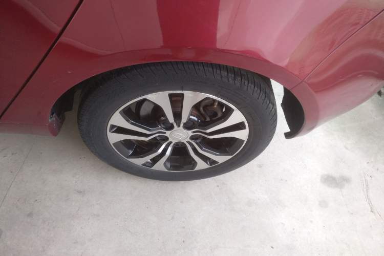 Used Geely Auto Classic Emgrand 2013 Hatchback 1.8L CVT Elite Model
