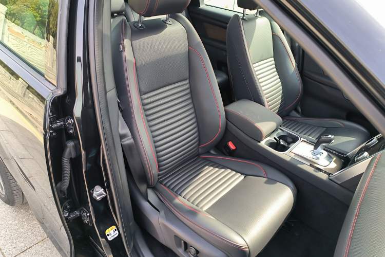 Used Land Rover Discovery Sport New Energy 2021 P300e Performance Tech Edition Right Front Seat