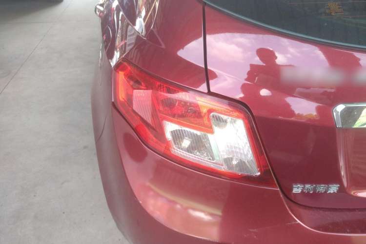 Used Geely Auto Classic Emgrand 2013 Hatchback 1.8L CVT Elite Model
