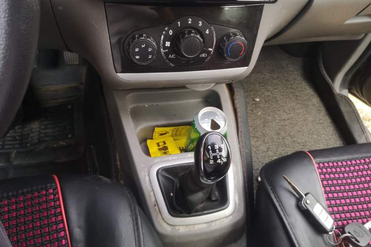 Used BAIC Weiwang M20 2014 1.5L Comfort Version BJ415B Gear Lever