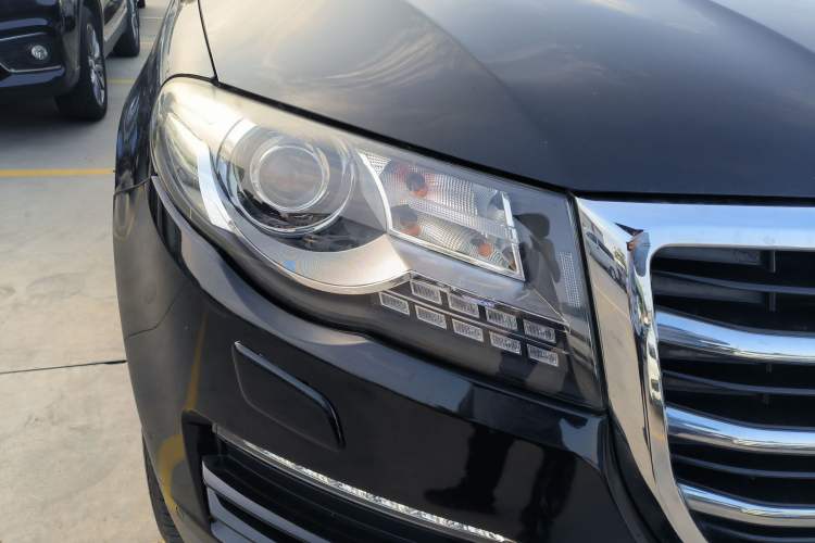 Used Haval H8 2015 2.0T Two-Wheel-Drive Luxury Version
